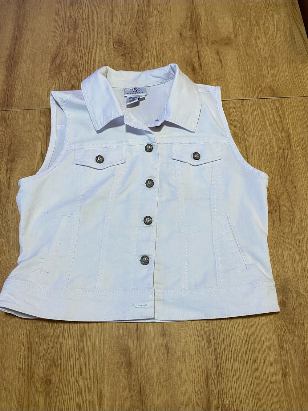 SO Casuals White Button-Front Vest with Colored Logo